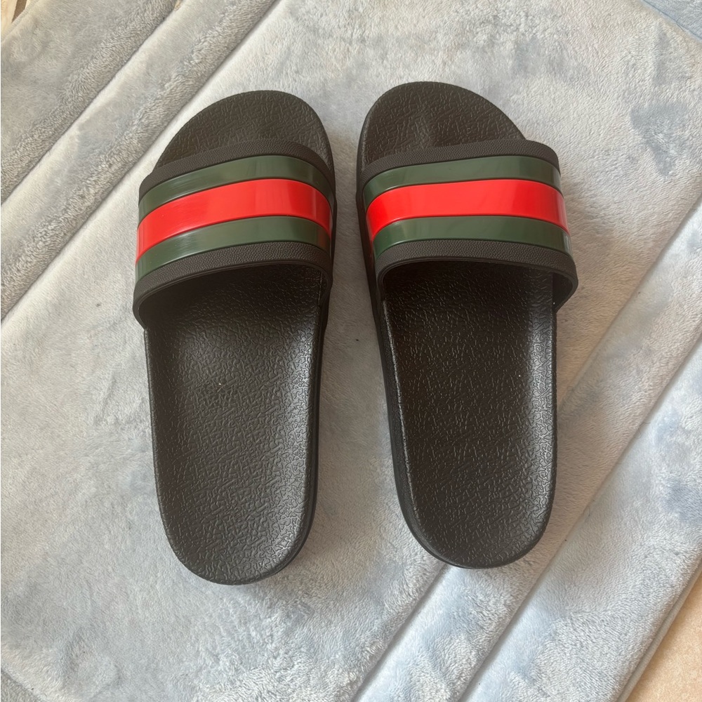 Green and Red slides - Brand new - Never worn